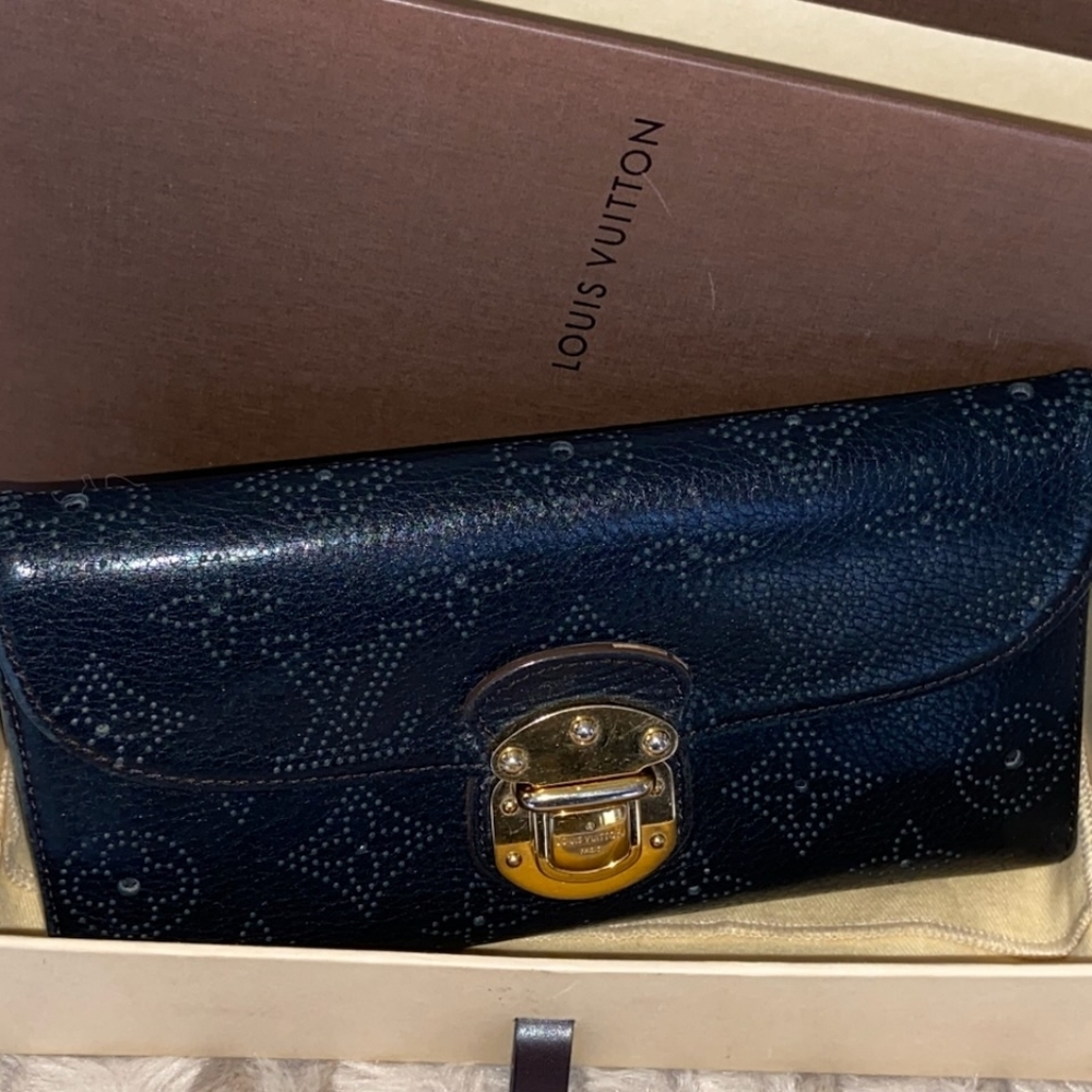 Louis Vuitton Black Mahina Leather Wallet W/Box